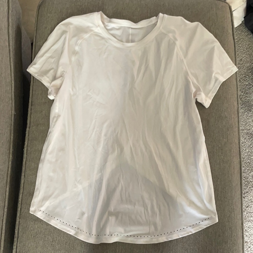 Lululemon top, size 4, triangle cut bottom in the back!!